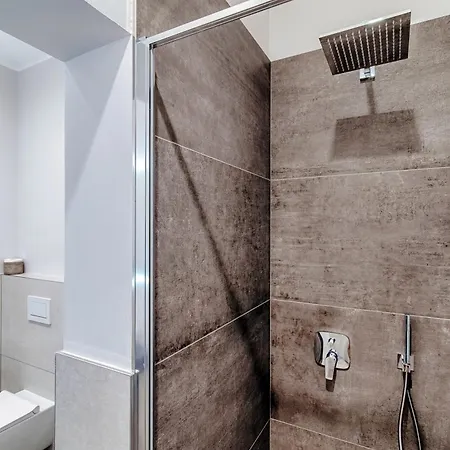 Pensionat Lakeside 3*